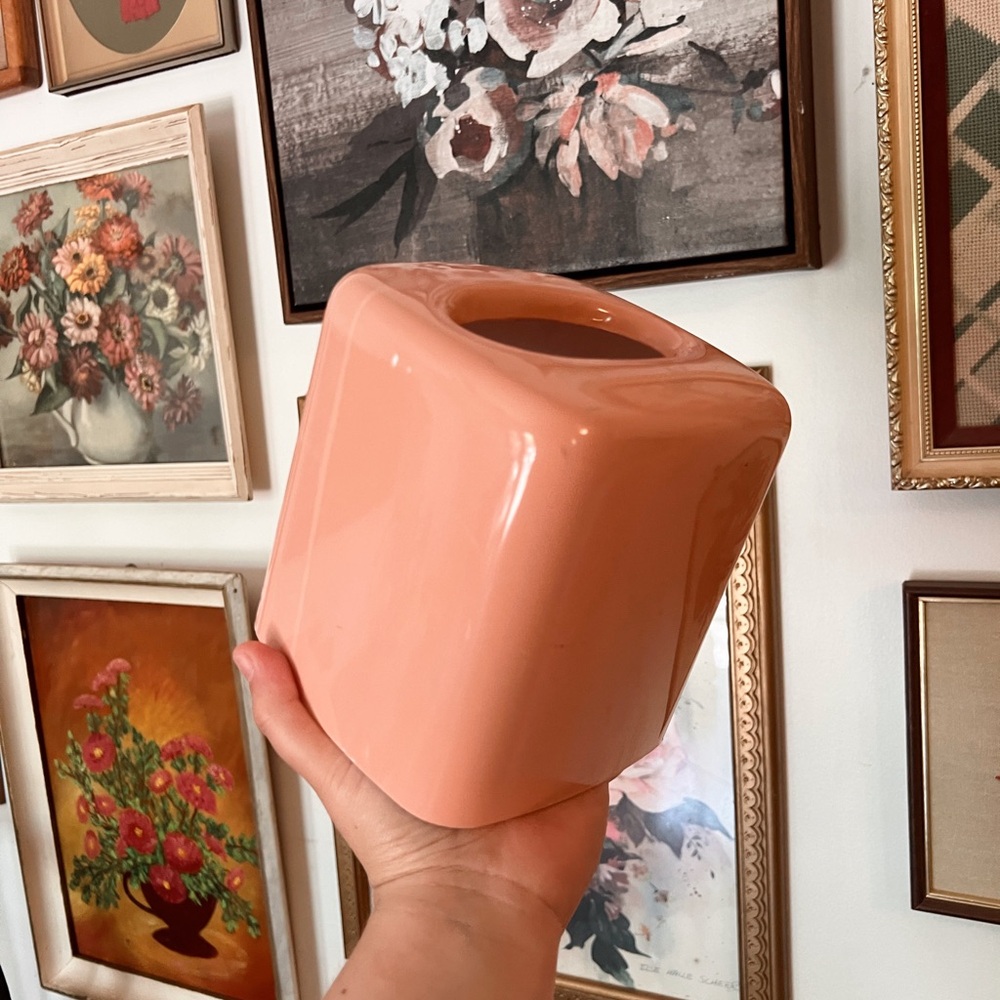 Vintage retro pink decorative tissue box cover